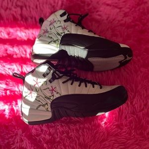 Girls Grade School Jordan 12 size 6